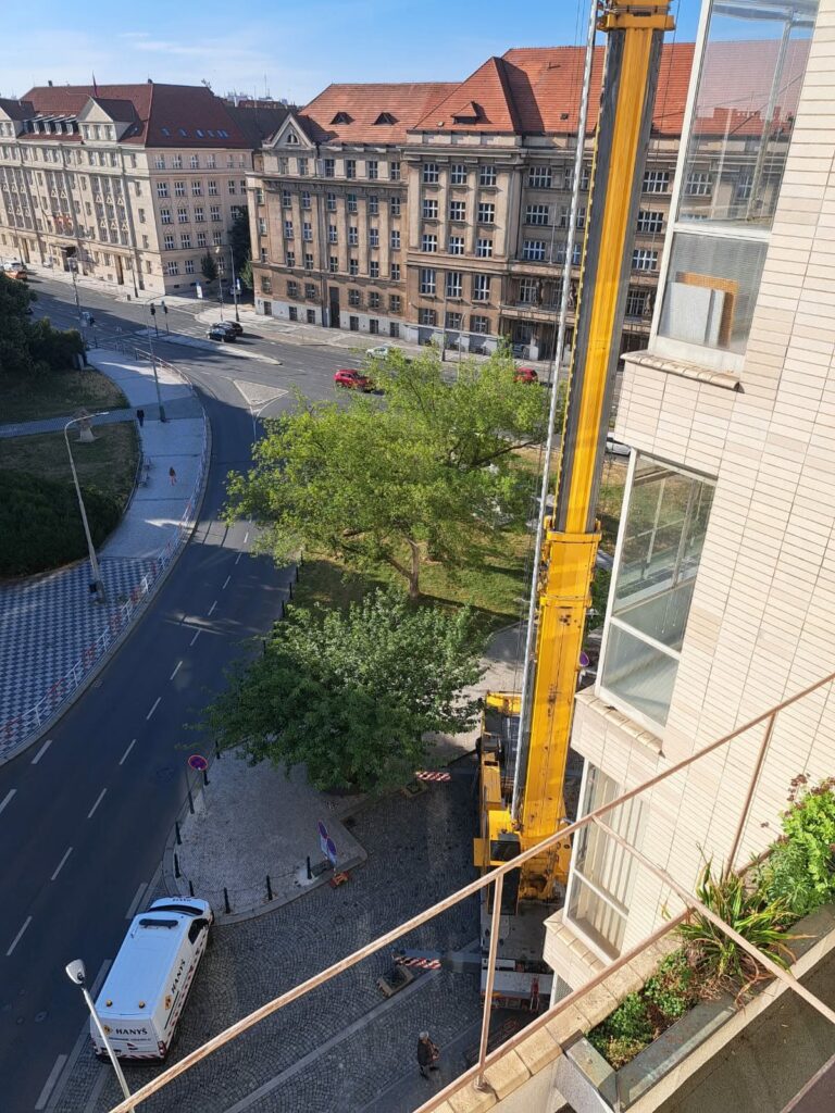     Výhled na Prahu 6 z místa aktuálně procházejícího rekonstrukcí
