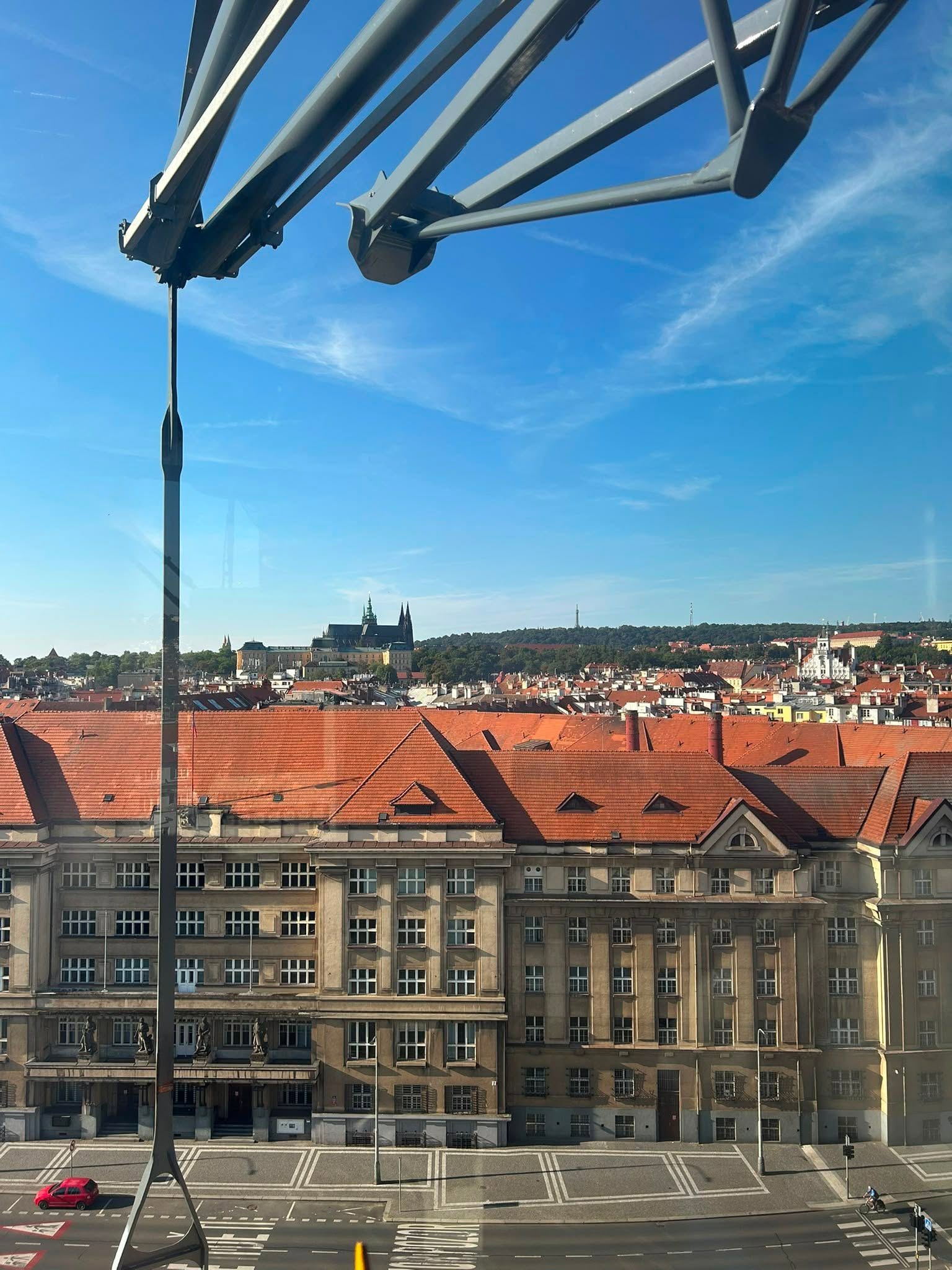 Výhled na Prahu 6 z místa aktuálně procházejícího rekonstrukcí