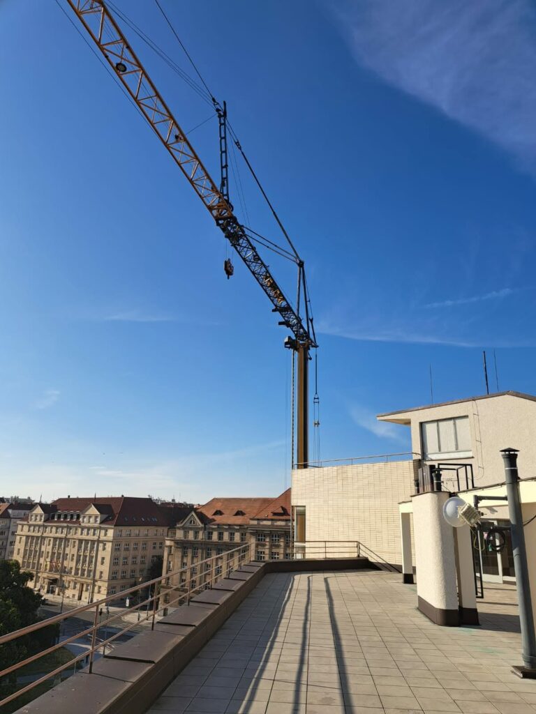     Výhled na Prahu 6 z místa aktuálně procházejícího rekonstrukcí