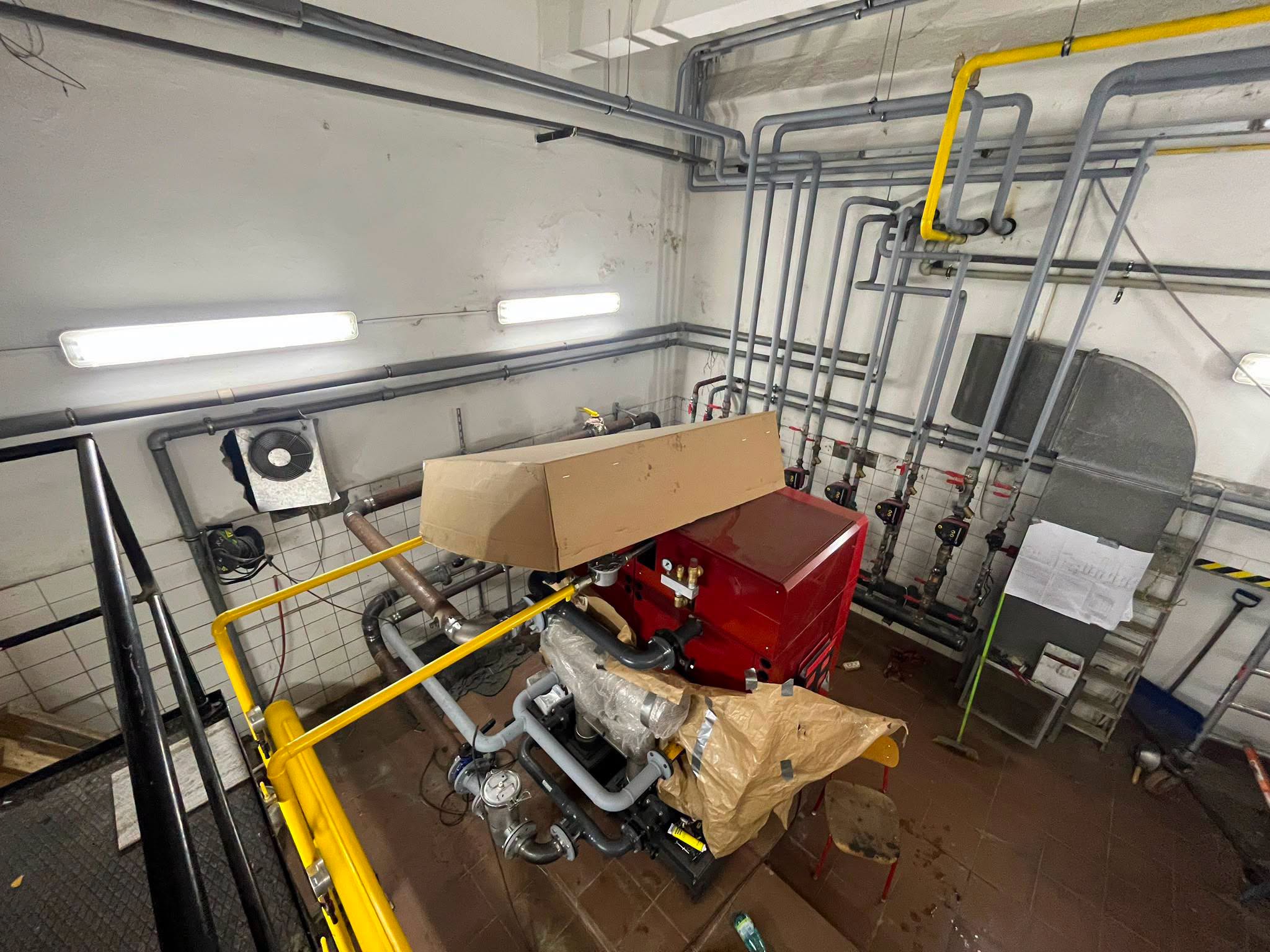 Stavební práce na ZŠ Norbertov v rámci modernizace a energetických úspor budovy.