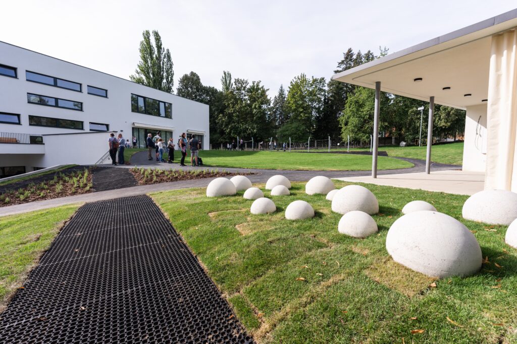 Slavnostní otevření nové budovy ZŠ Bílá Na Kocínce na Praze 6