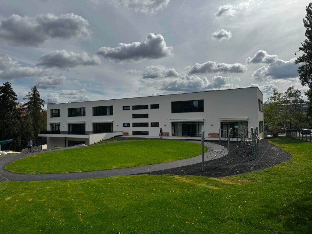 Slavnostní otevření nové budovy ZŠ a MŠ Bílá Na Kocínce na Praze 6