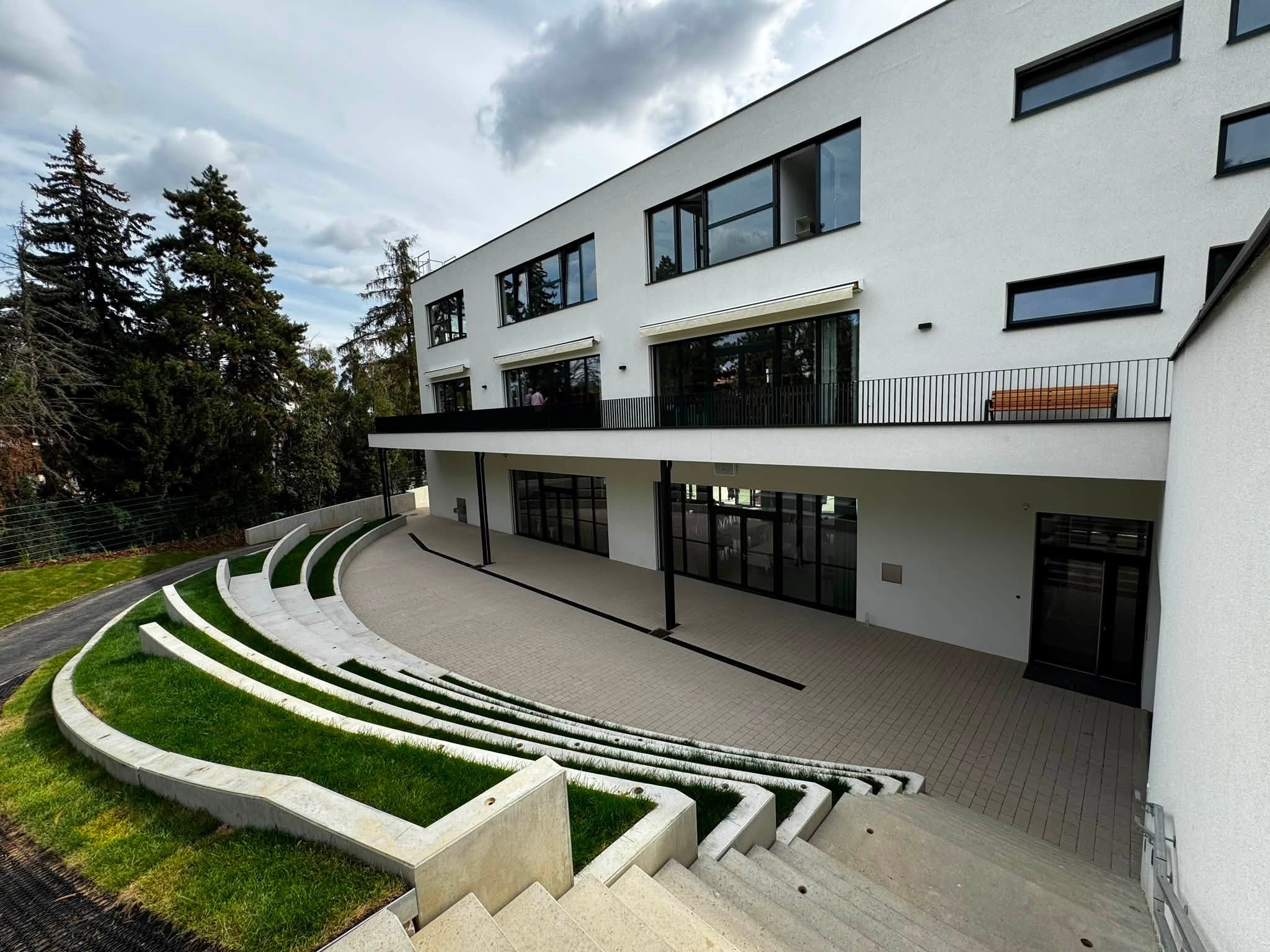 Slavnostní otevření nové budovy ZŠ a MŠ Bílá Na Kocínce na Praze 6