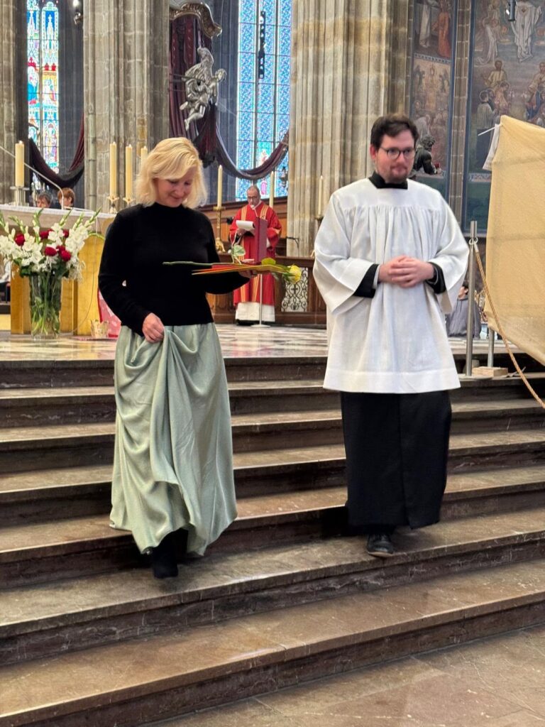 Předání medaile sv. Ludmily za zásluhy o církevní školství.