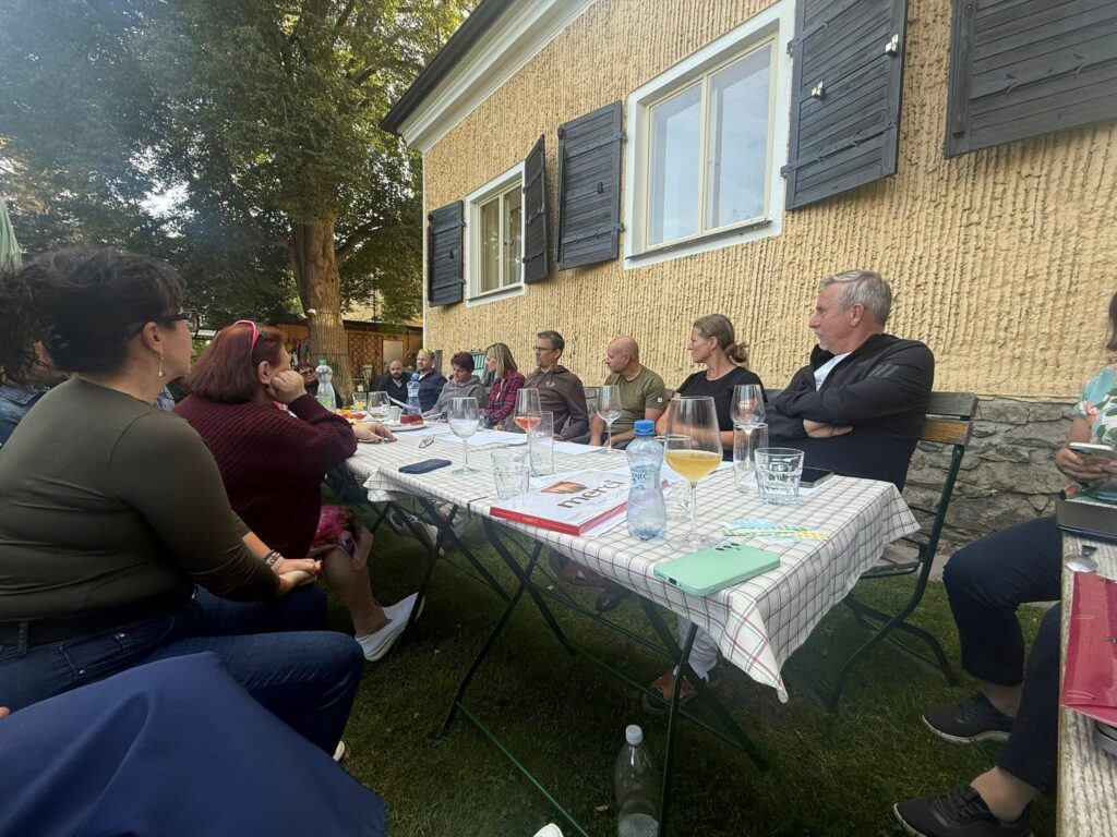     Ředitelé škol Prahy 6 během společného pracovního výjezdu.