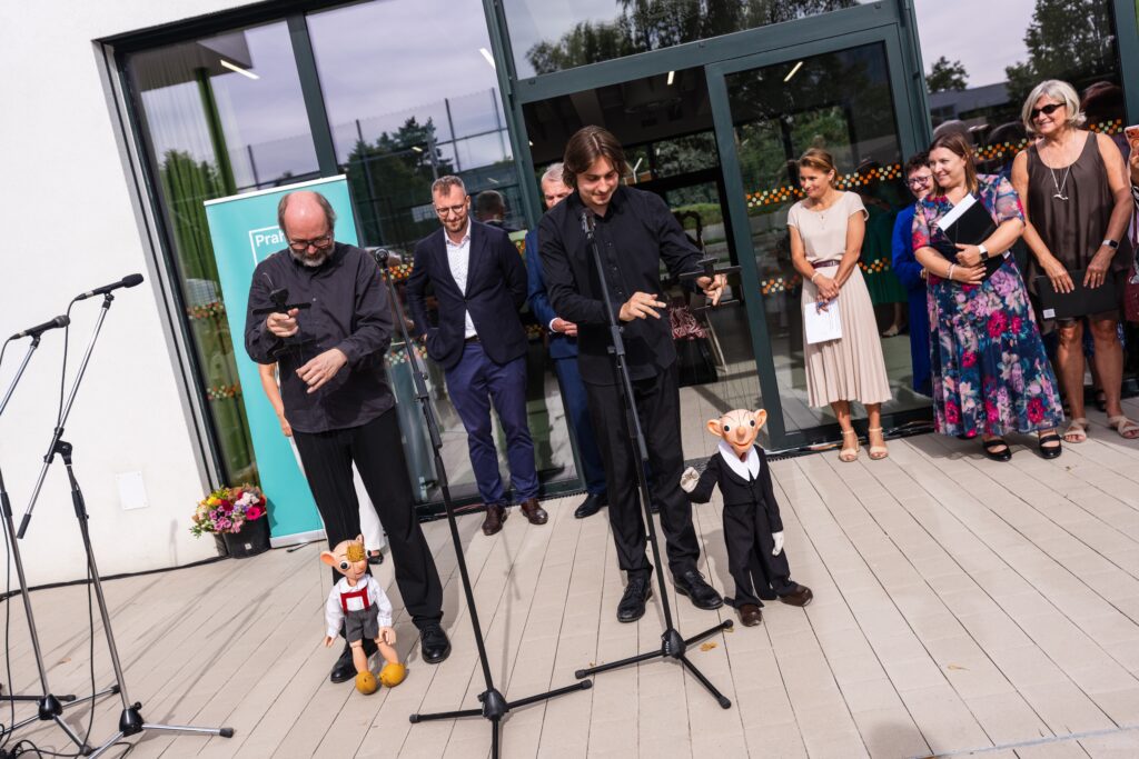 Slavnostní otevření nové budovy ZŠ Bílá Na Kocínce na Praze 6