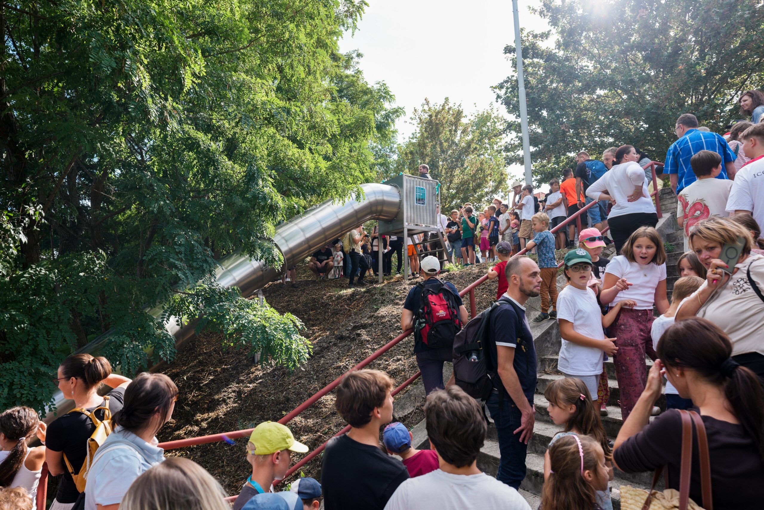     Nová 40metrová tobogánová skluzavka Na Julisce v Dejvicích.